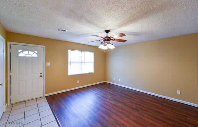 Building Photo - 102 Circle A S