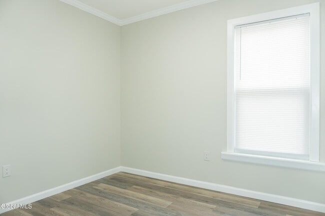 Building Photo - 418 3rd St