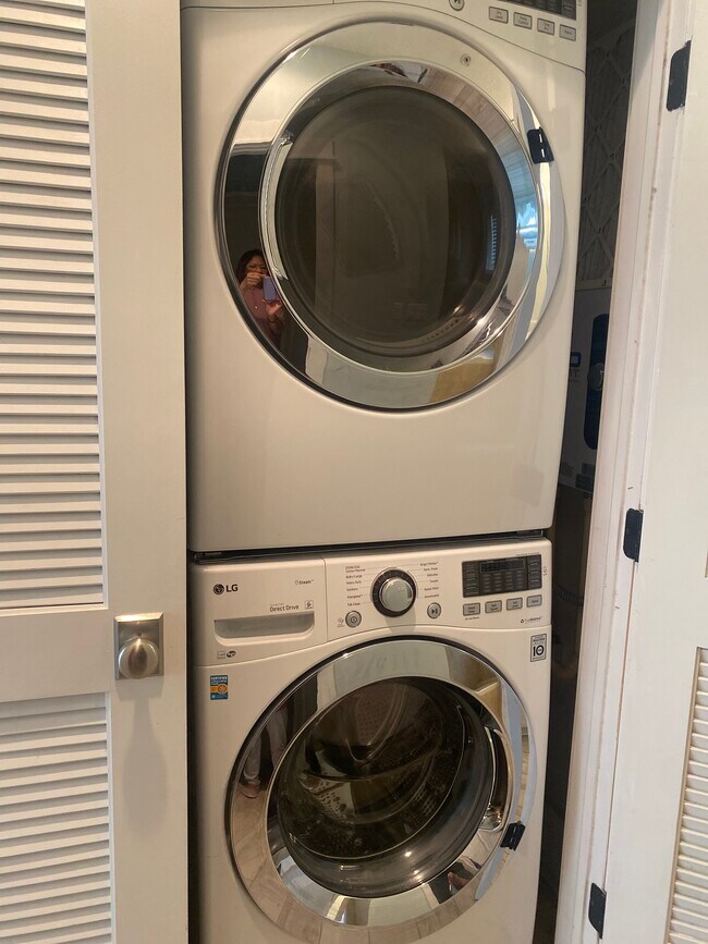 Building Photo - 335 Ahern St