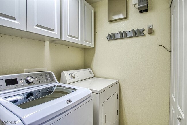 Building Photo - 9205 Belleza Way