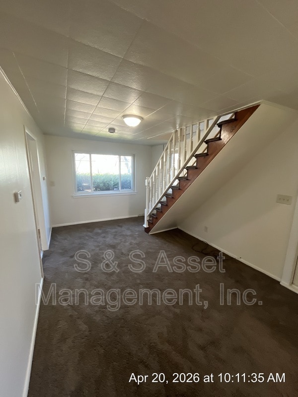 Building Photo - 300 E Everettdale Ave