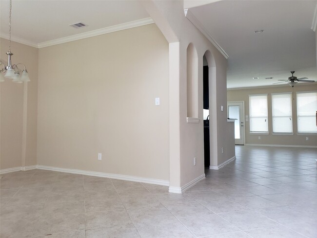Building Photo - 8818 Cornina Dr