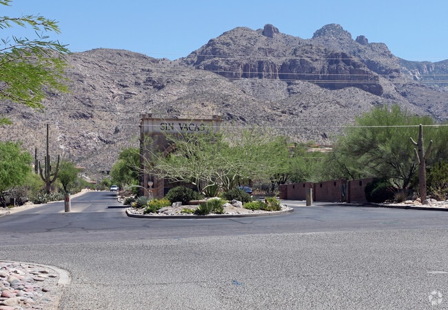 Building Photo - Villas Sin Vacas