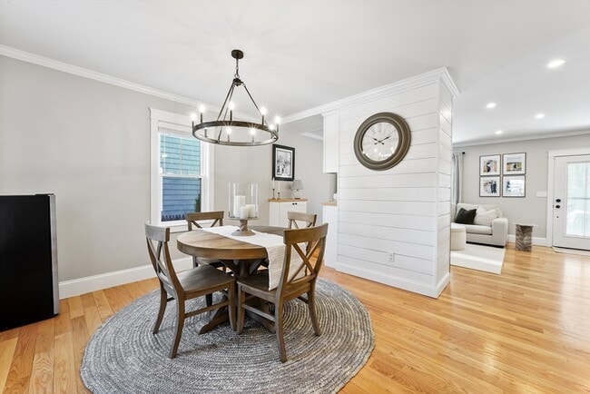 Building Photo - 814 Main St