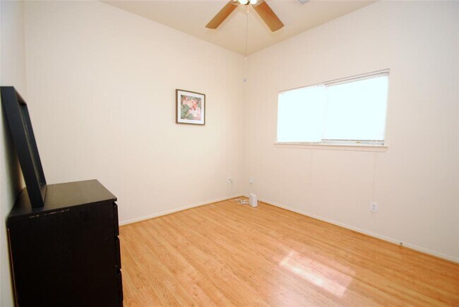 Building Photo - 6363 Provident Green Dr