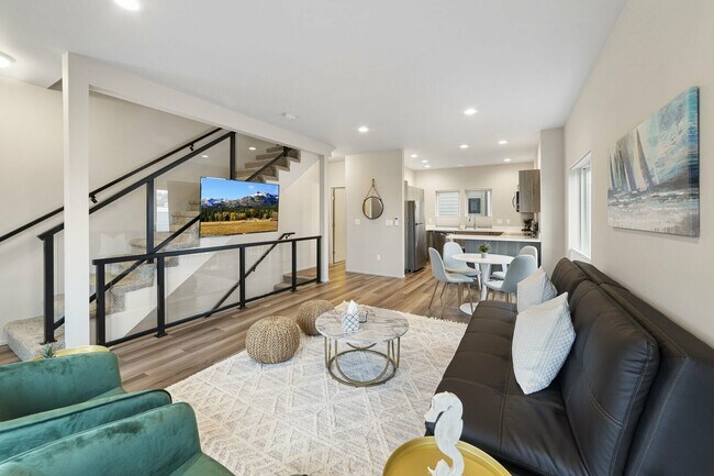 Building Photo - 910 21st St