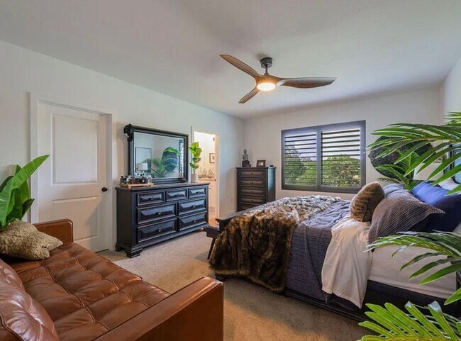 Building Photo - 3 Bedroom 2.5 Bathroom Townhome with 2 Car...