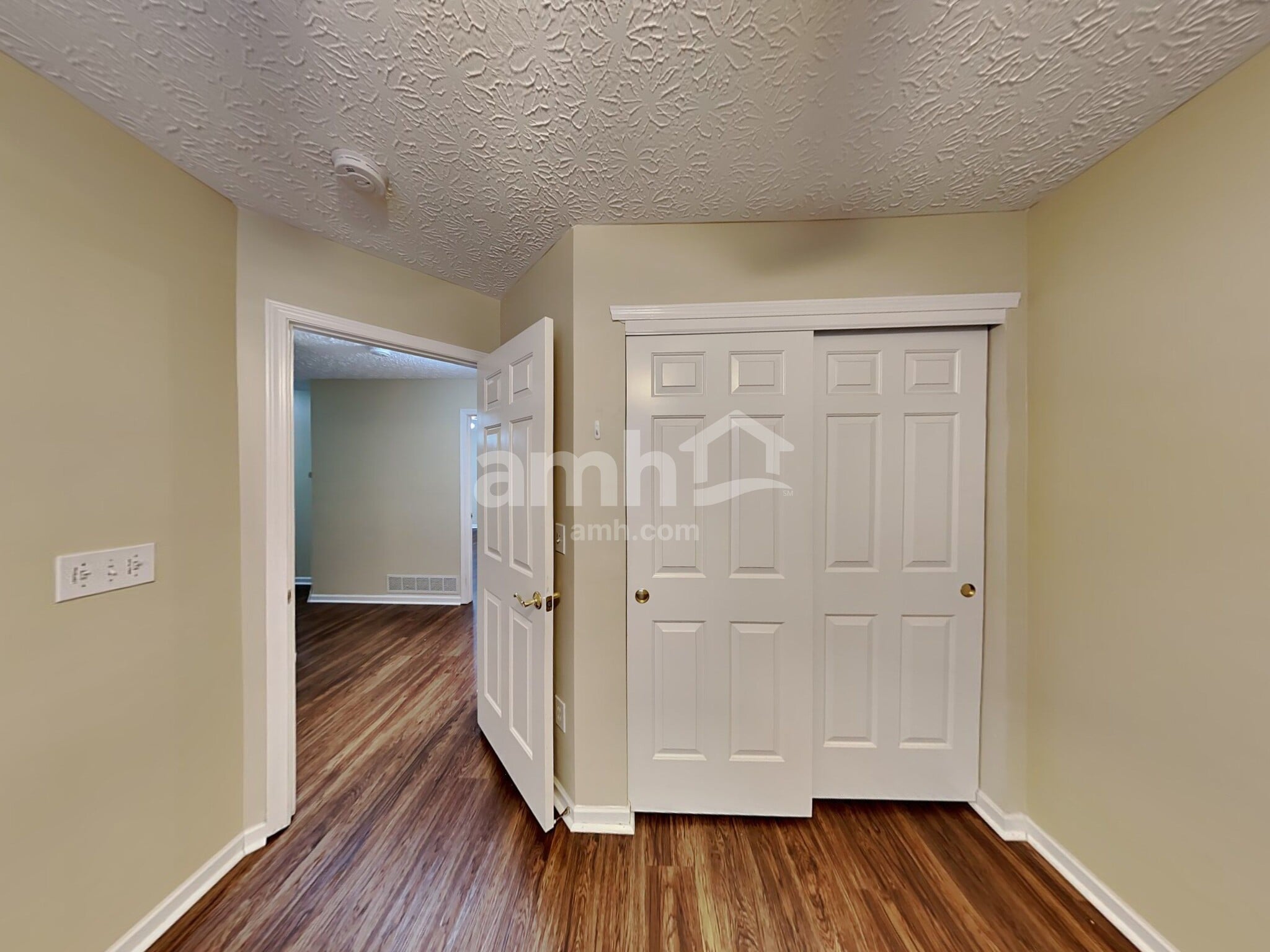 Building Photo - 5477 Buxley Dr