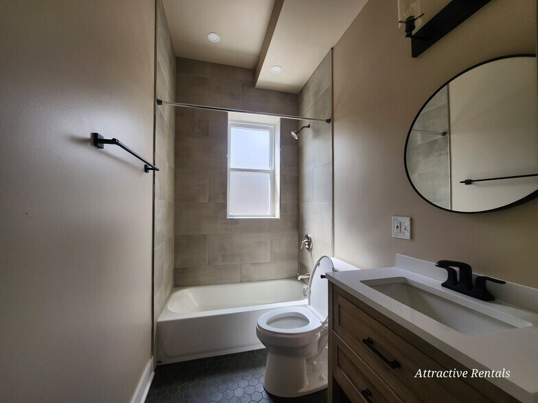 Building Photo - 6341 S Elizabeth St