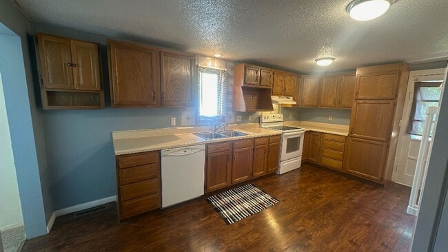Building Photo - FOR RENT- 510 1st St- Parkersburg *PETS OK*