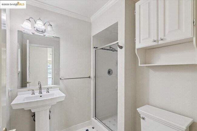 Building Photo - 5752 Drakes Dr