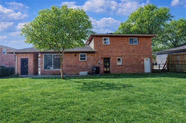 Building Photo - 2332 Miriam Ln