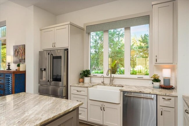 Building Photo - 625B Las Colinas Dr