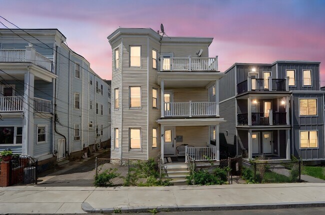 Building Photo - 17 Hillsboro St