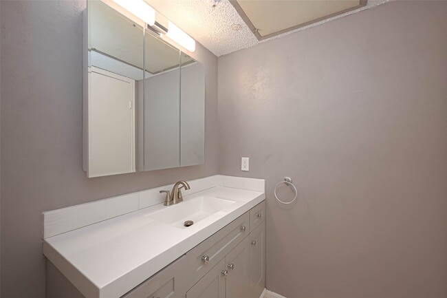 Building Photo - 2120 El Paseo St