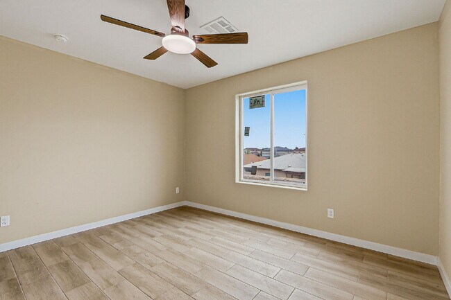 Building Photo - 2-bedroom, 1-bath brand new apartment in 79924