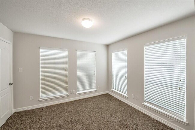Building Photo - 126 Detering St