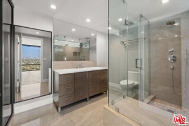 Building Photo - 4316 Marina City Dr