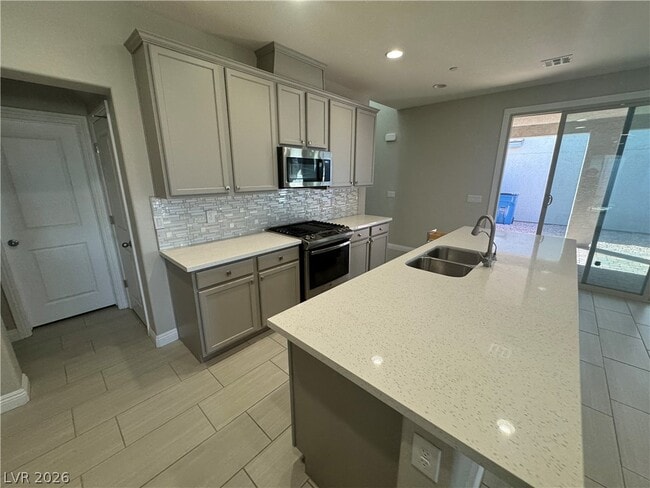 Building Photo - 1051 E Sunset Rd