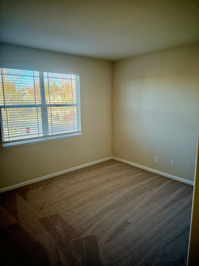 Building Photo - Park like setting