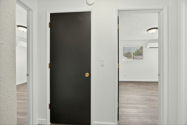 Building Photo - Modern 2-Bedroom Duplex with New Kitchen &...