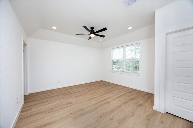 Building Photo - 1951 Longmire Villas Ct