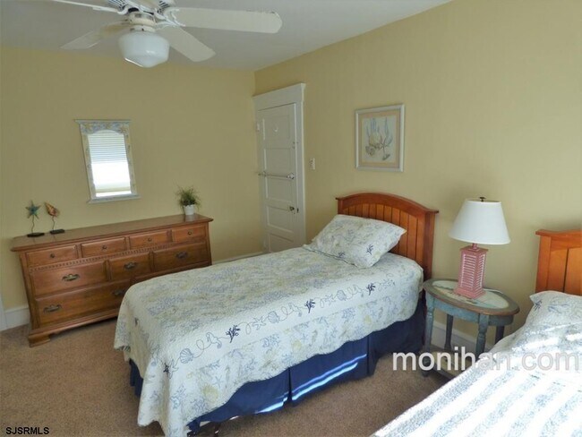 Building Photo - 875 Stenton Pl