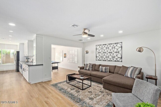 Building Photo - 5253 E Beck Ln