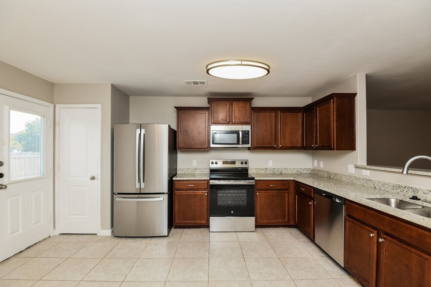 Building Photo - 4729 Cedar Springs Dr