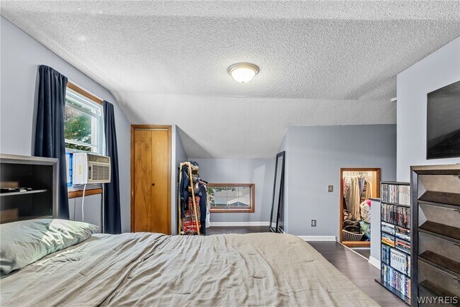 Building Photo - 114 Flohr Ave