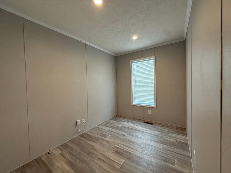 Building Photo - 29811 W Essex Ct