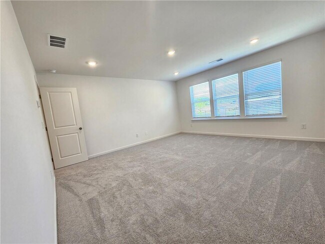 Building Photo - 2427 Livi Ln