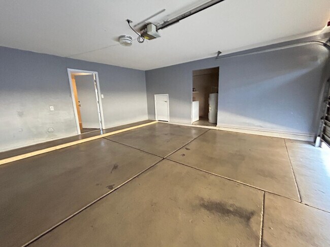 Building Photo - 4219 W Calavar Rd