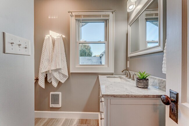 Building Photo - 58 Levels Rd