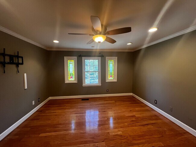 Building Photo - 204 Woodside Ave