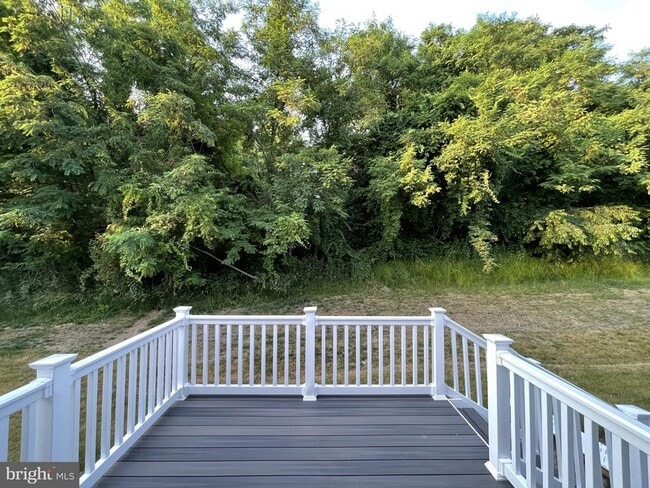 Building Photo - 113 Trails Way