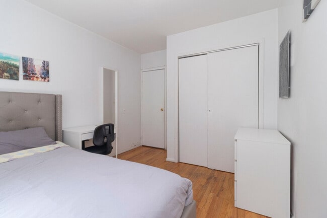 Building Photo - 215 B E 95th St