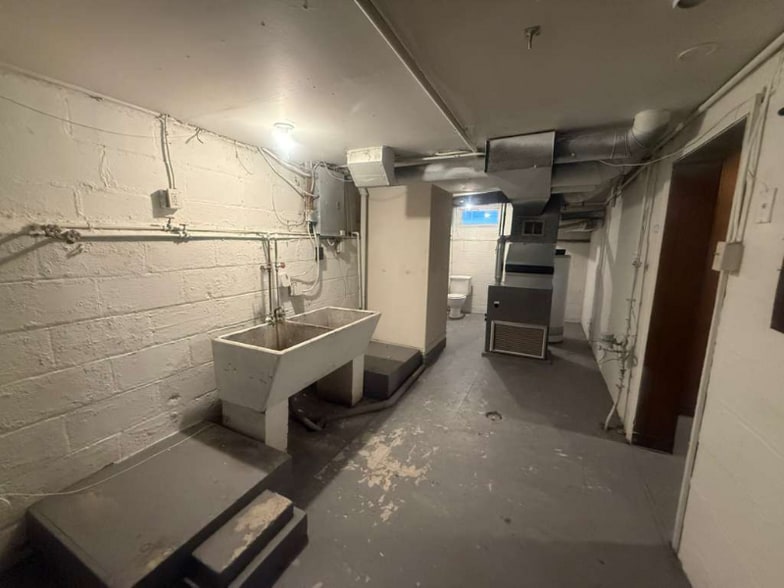 Building Photo - 9002 S Highland Ave