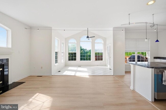 Building Photo - 44094 Saxony Terrace