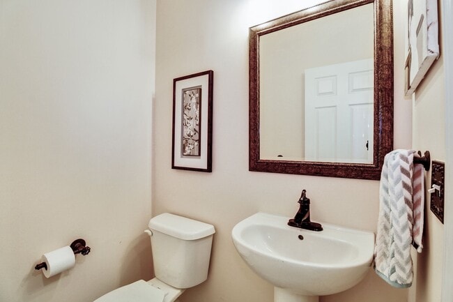 Building Photo - 4 Shadowlawn Dr