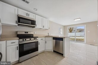 Building Photo - 431 Logan Ave