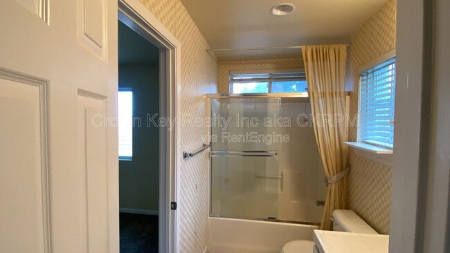 Building Photo - 1367 Gwerder St