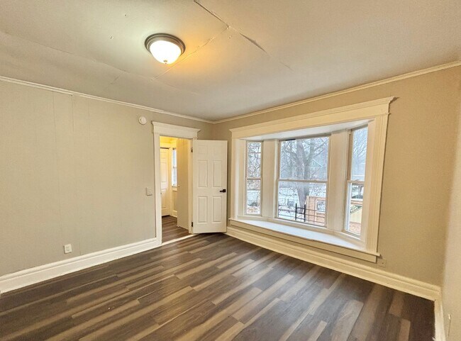 Building Photo - 148-152 Grand Avenue