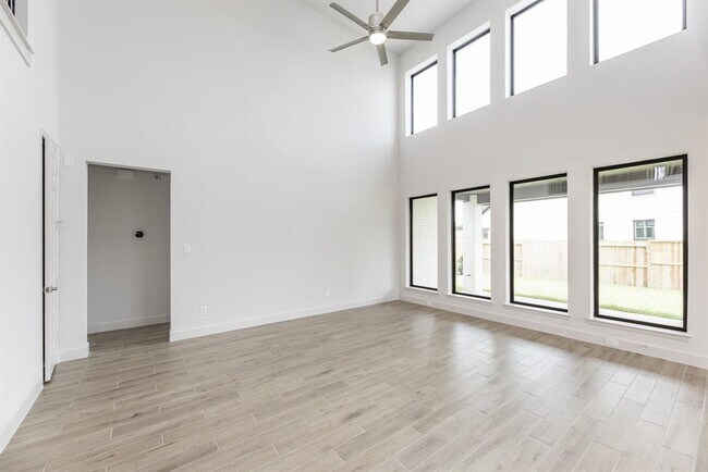 Building Photo - 10902 Overlook Pt Dr