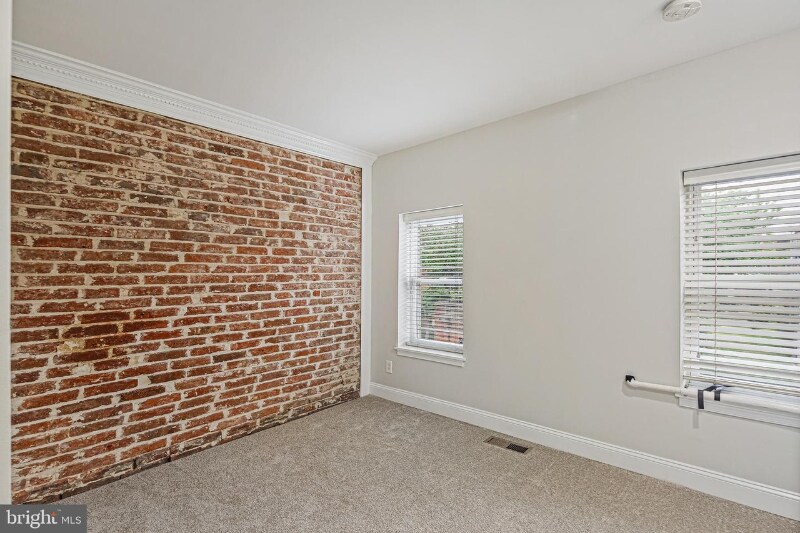 Building Photo - 231 S Regester St