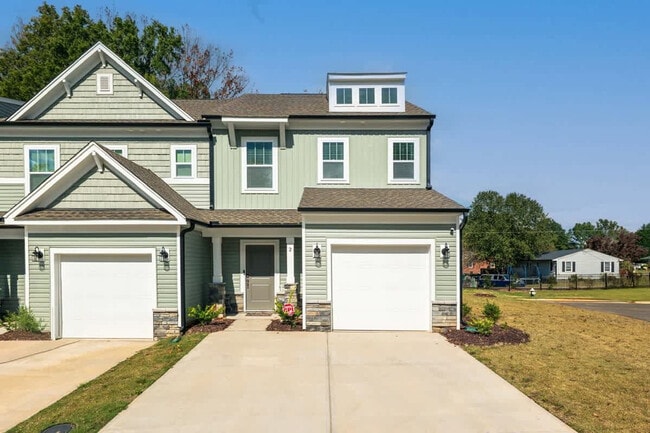 Building Photo - 2 Saltford Ln