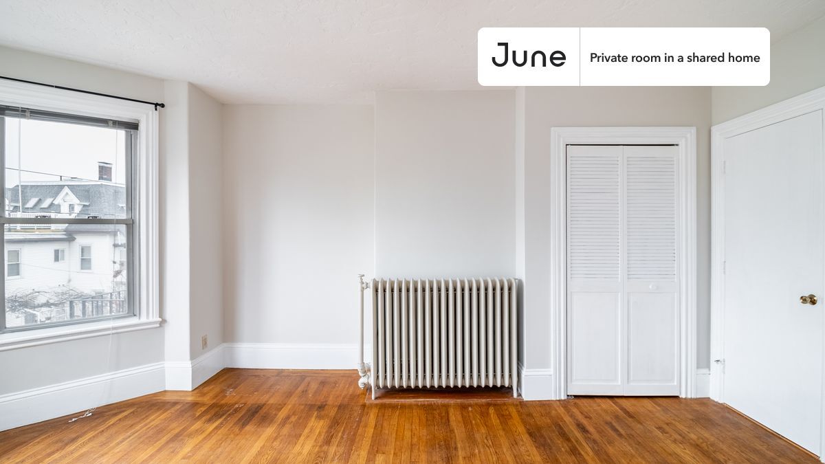 Building Photo - Private bedroom in 3 bed/1 bath Home