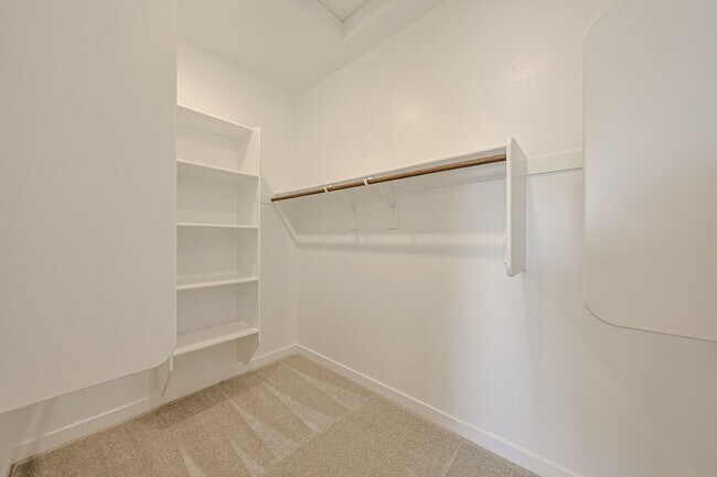 Building Photo - Beautiful 4 Bedroom in Aloravita Community