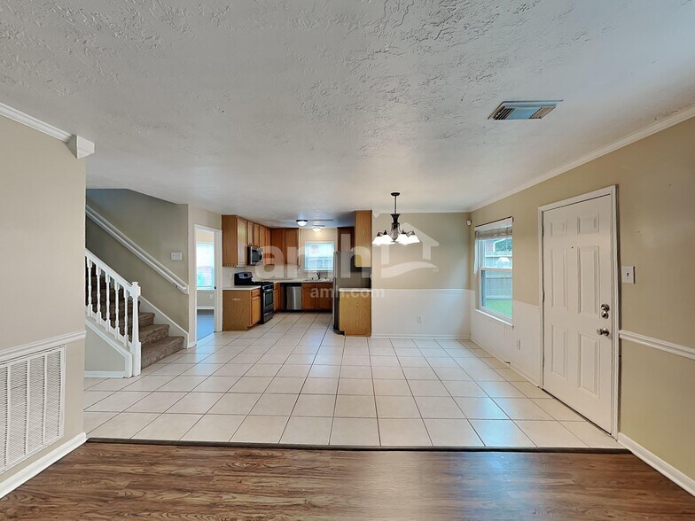 Building Photo - 26887 Castlecliff Ln
