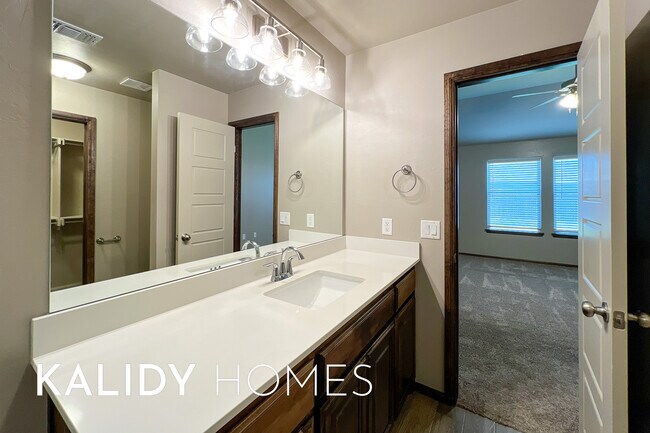 Building Photo - 12933 NW 3rd Terrace